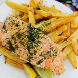 Łosoś na parze z pieprzem cytrynowym z surówką 