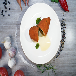 De volaille nadziewany masłem z surówką